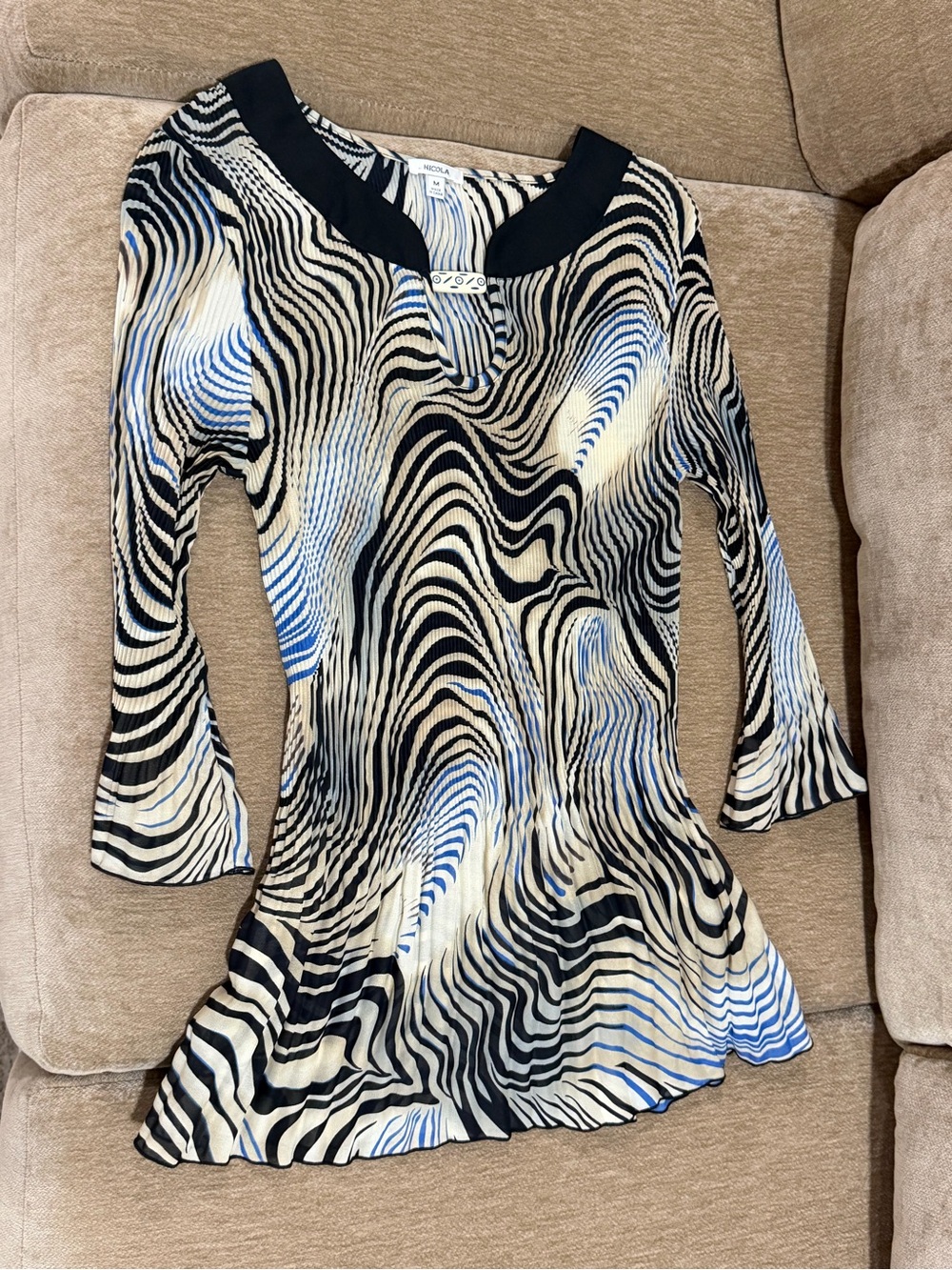NICOLA Black, White & Blue Wave-Print Pleated Top